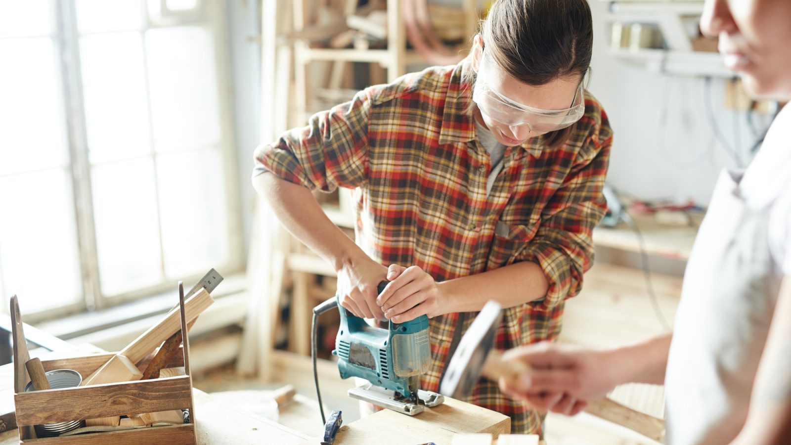 female-carpenters.jpg